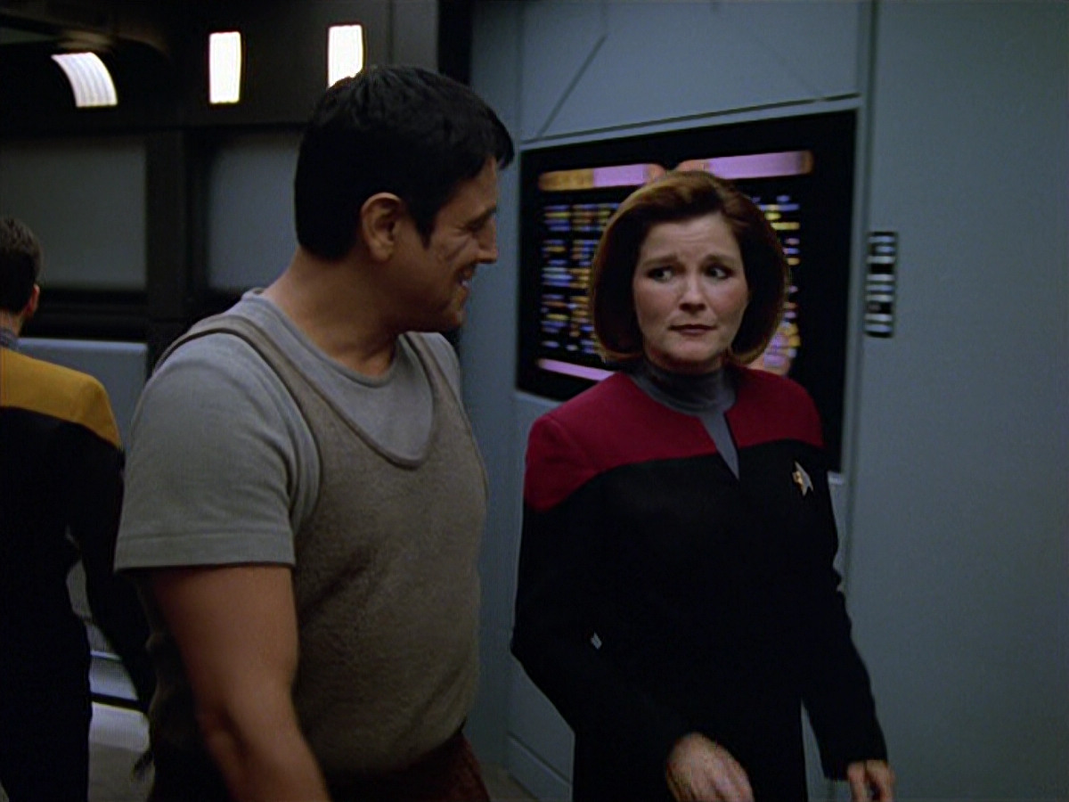 extant_StarTrek_VOY_5x19-TheFight_03716.jpg