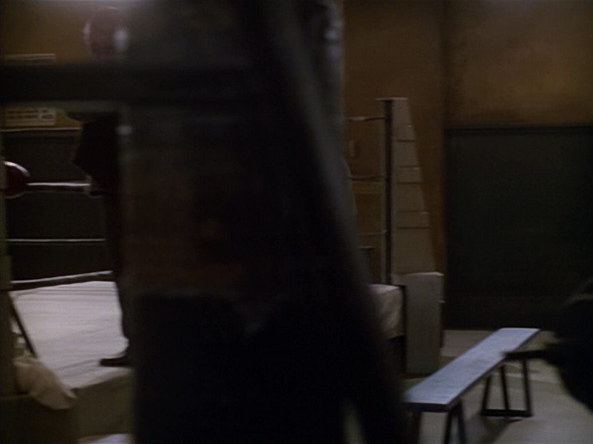 extant_StarTrek_VOY_5x19-TheFight_03736.jpg