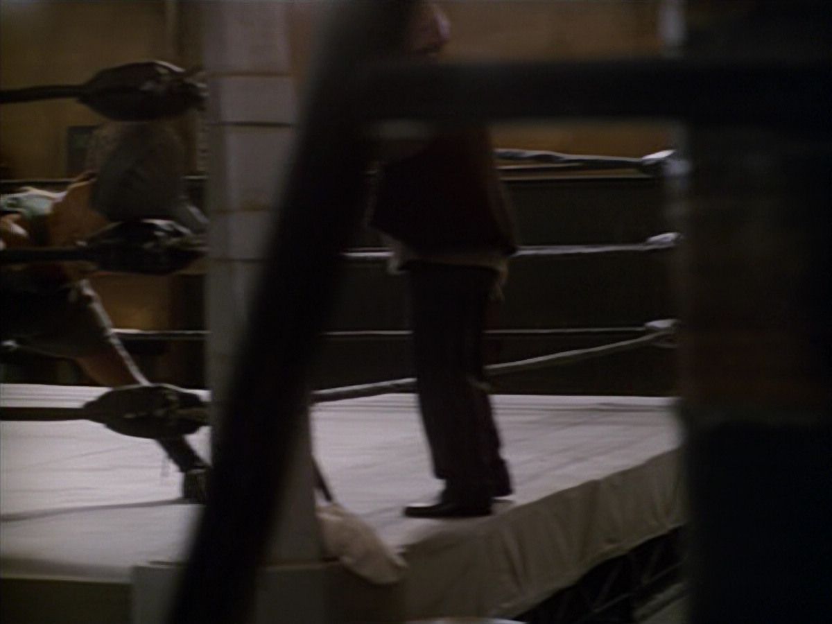 extant_StarTrek_VOY_5x19-TheFight_03737.jpg