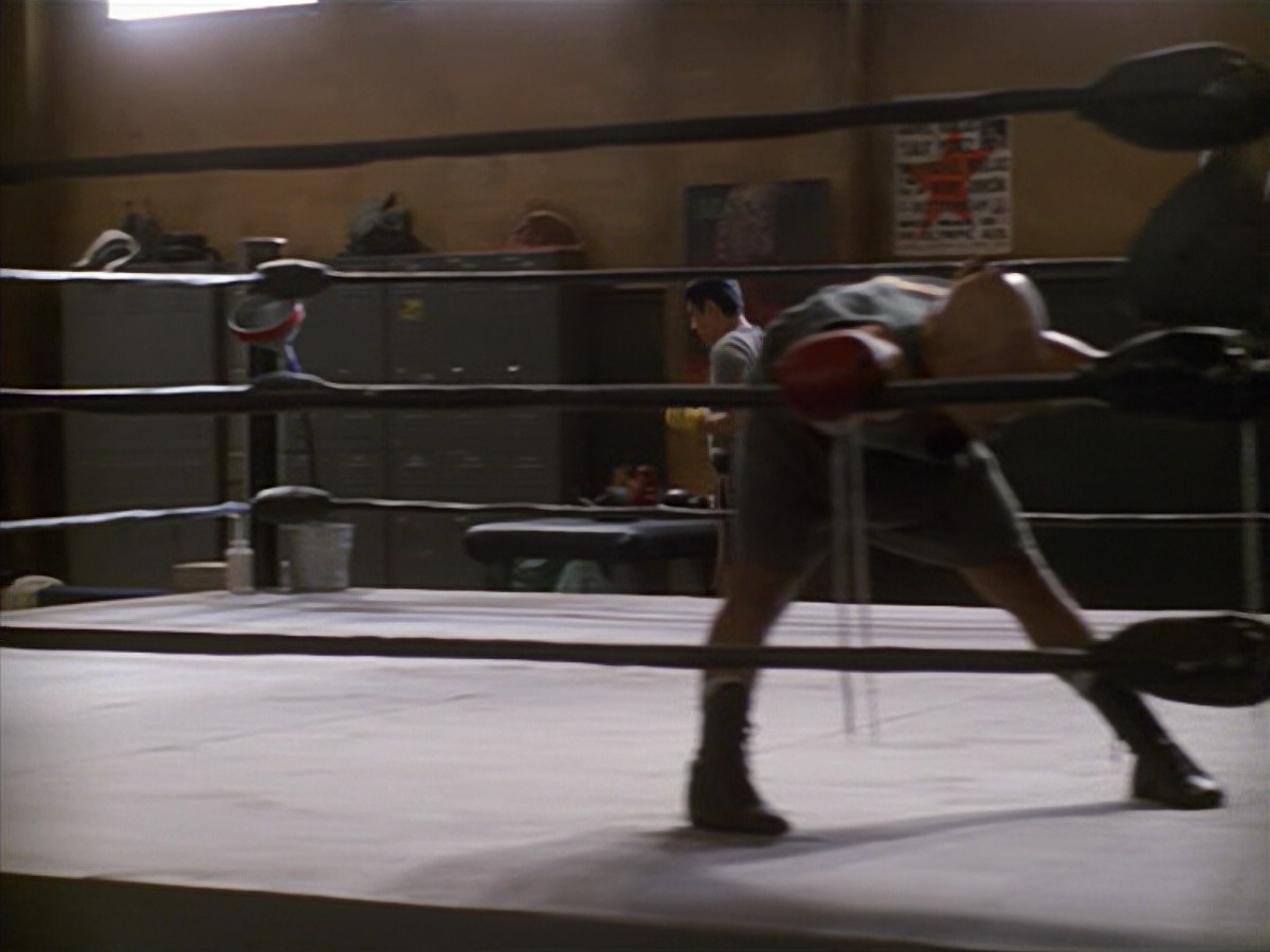 extant_StarTrek_VOY_5x19-TheFight_03739.jpg