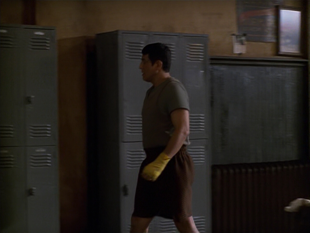 extant_StarTrek_VOY_5x19-TheFight_03747.jpg