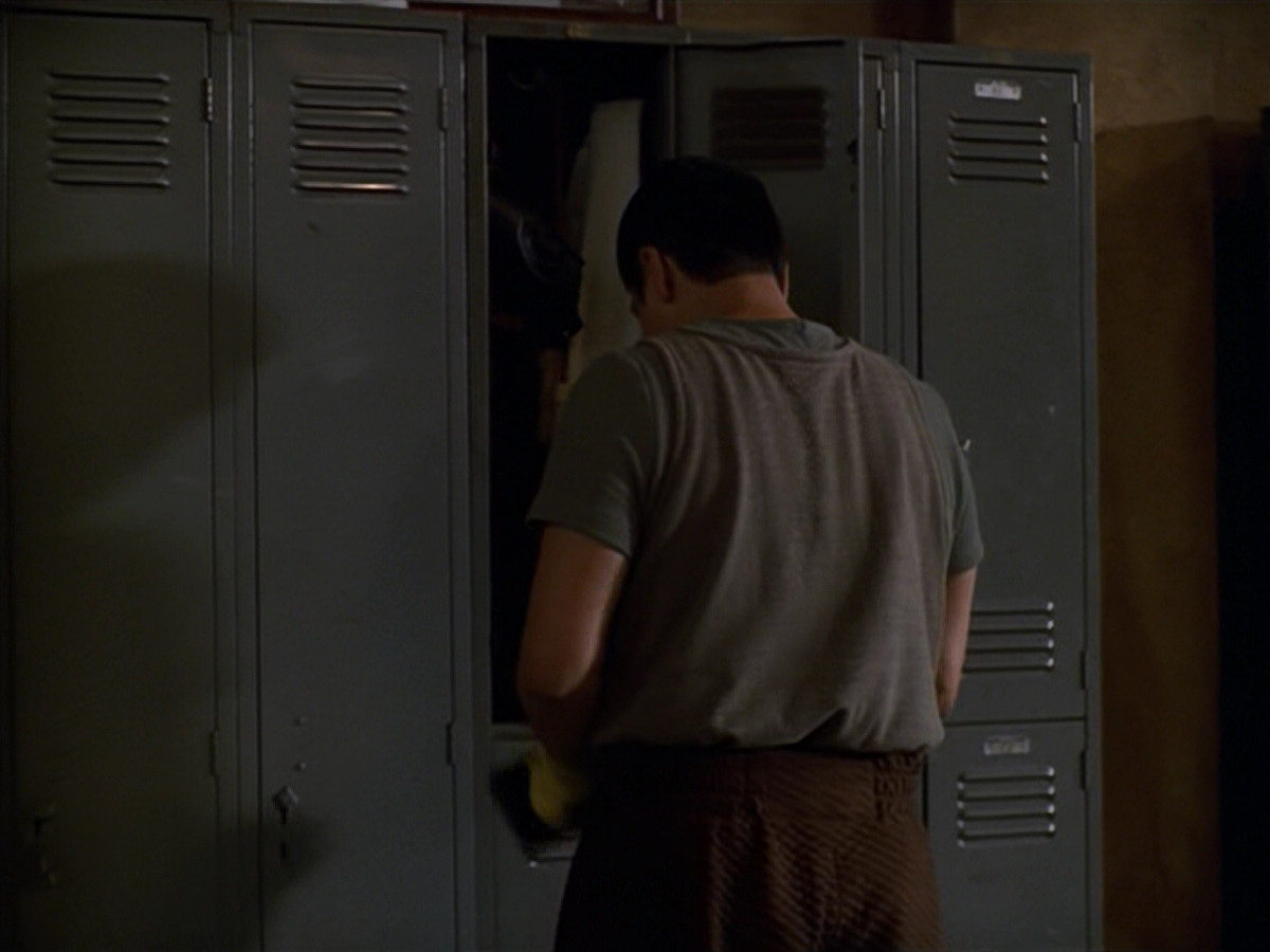 extant_StarTrek_VOY_5x19-TheFight_03751.jpg