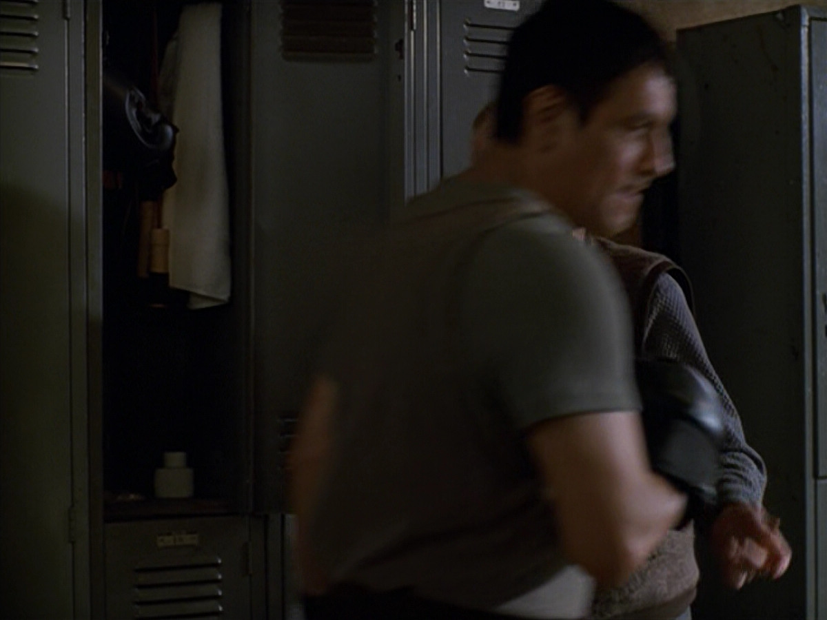 extant_StarTrek_VOY_5x19-TheFight_03774.jpg