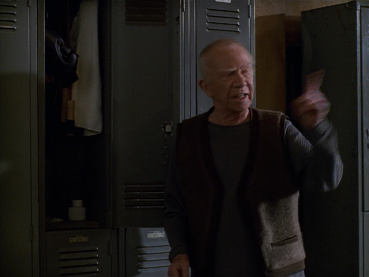 extant_StarTrek_VOY_5x19-TheFight_03776.jpg