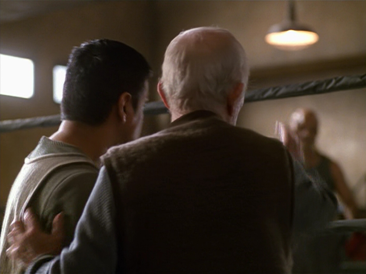 extant_StarTrek_VOY_5x19-TheFight_03801.jpg