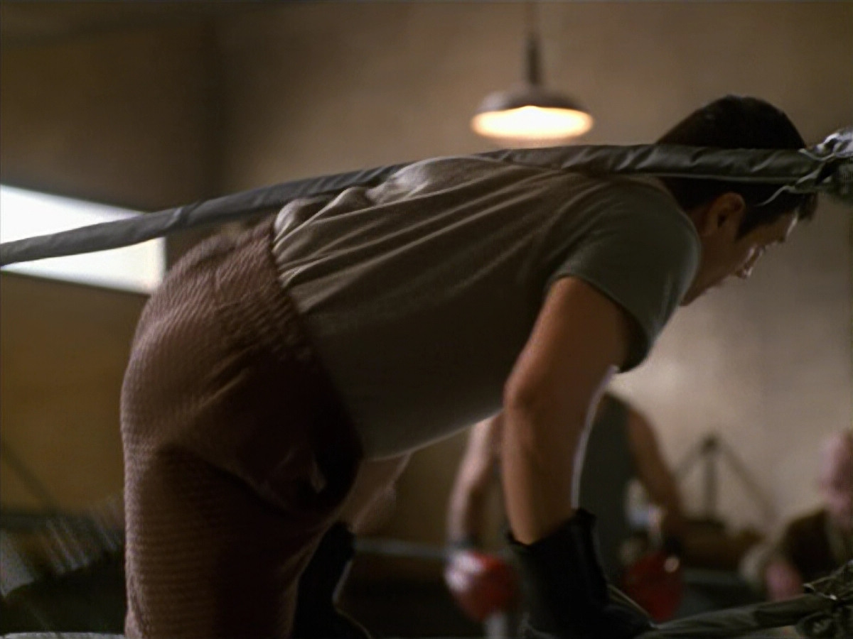 extant_StarTrek_VOY_5x19-TheFight_03803.jpg