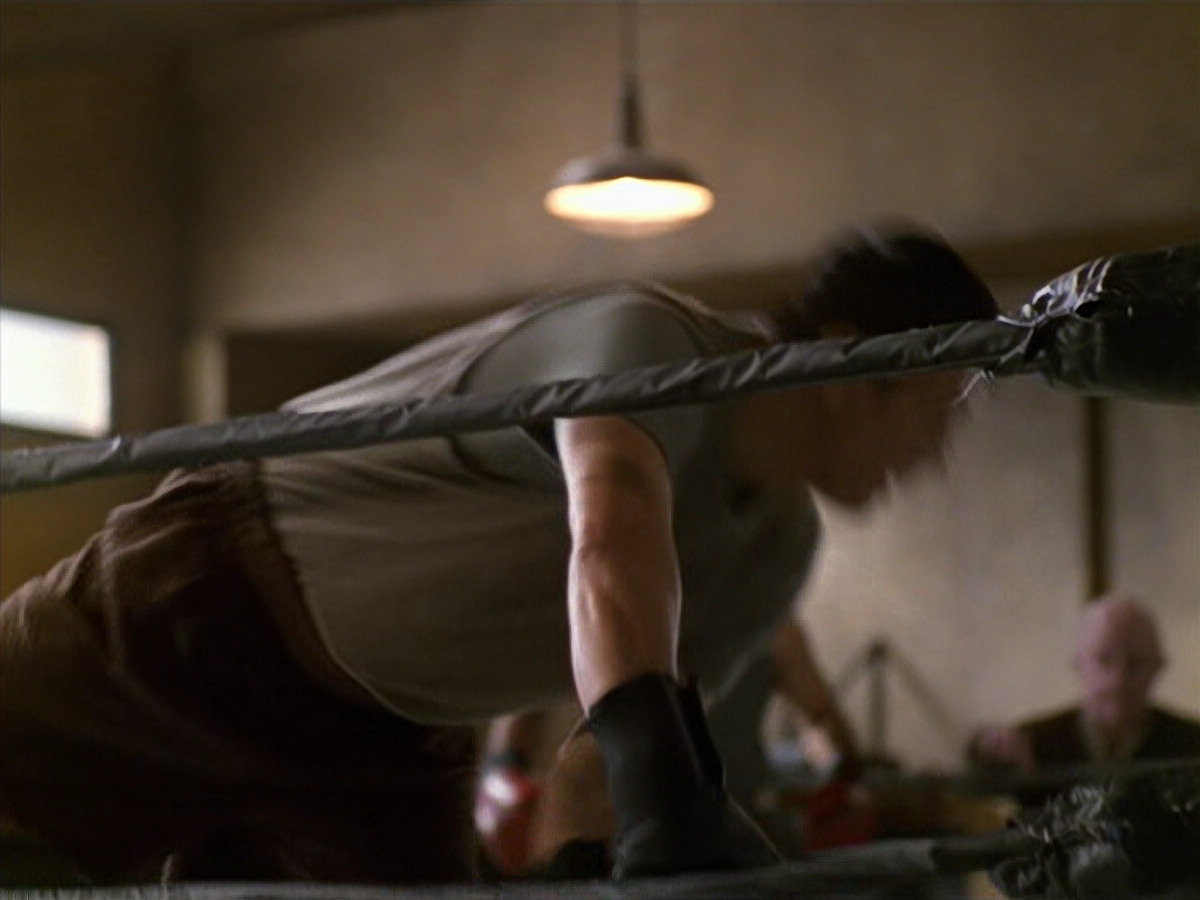 extant_StarTrek_VOY_5x19-TheFight_03804.jpg