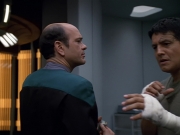 extant_StarTrek_VOY_5x19-TheFight_00672.jpg
