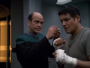 extant_StarTrek_VOY_5x19-TheFight_00676.jpg