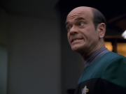 extant_StarTrek_VOY_5x19-TheFight_00706.jpg