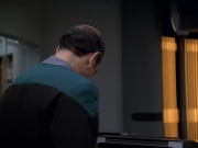 extant_StarTrek_VOY_5x19-TheFight_00709.jpg