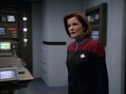 extant_StarTrek_VOY_5x19-TheFight_01175.jpg