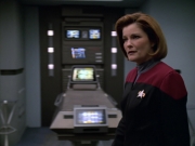 extant_StarTrek_VOY_5x19-TheFight_01176.jpg