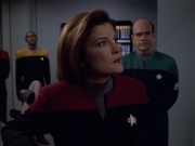 extant_StarTrek_VOY_5x19-TheFight_01466.jpg