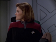 extant_StarTrek_VOY_5x19-TheFight_01514.jpg