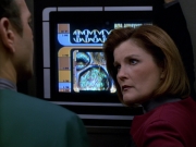 extant_StarTrek_VOY_5x19-TheFight_01546.jpg