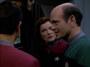 extant_StarTrek_VOY_5x19-TheFight_01564.jpg