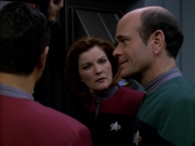 extant_StarTrek_VOY_5x19-TheFight_01565.jpg
