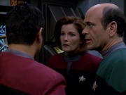 extant_StarTrek_VOY_5x19-TheFight_01608.jpg