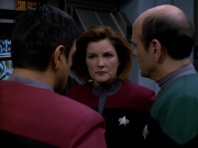 extant_StarTrek_VOY_5x19-TheFight_01624.jpg