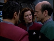 extant_StarTrek_VOY_5x19-TheFight_01626.jpg