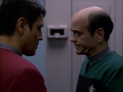 extant_StarTrek_VOY_5x19-TheFight_01639.jpg