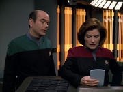 extant_StarTrek_VOY_5x19-TheFight_01969.jpg