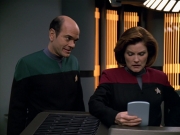 extant_StarTrek_VOY_5x19-TheFight_01970.jpg