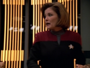 extant_StarTrek_VOY_5x19-TheFight_02037.jpg