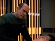 extant_StarTrek_VOY_5x19-TheFight_02043.jpg