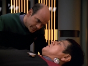 extant_StarTrek_VOY_5x19-TheFight_02046.jpg