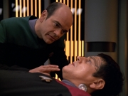 extant_StarTrek_VOY_5x19-TheFight_02055.jpg