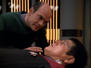 extant_StarTrek_VOY_5x19-TheFight_02057.jpg