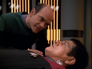 extant_StarTrek_VOY_5x19-TheFight_02058.jpg