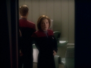 extant_StarTrek_VOY_5x19-TheFight_02309.jpg