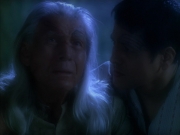 extant_StarTrek_VOY_5x19-TheFight_02614.jpg