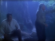 extant_StarTrek_VOY_5x19-TheFight_02662.jpg