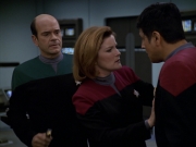 Filename=extant_StarTrek_VOY_5x19-TheFight_03048.jpg
Filesize=147KiB
Dimensions=1200x900
Date added=Nov 21, 2019 extant_StarTrek_VOY_5x19-TheFight_03048.jpg