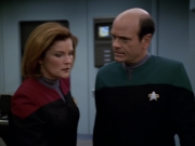 extant_StarTrek_VOY_5x19-TheFight_03134.jpg