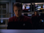 extant_StarTrek_VOY_5x19-TheFight_03195.jpg