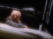 extant_StarTrek_VOY_5x19-TheFight_03258.jpg