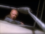extant_StarTrek_VOY_5x19-TheFight_03259.jpg