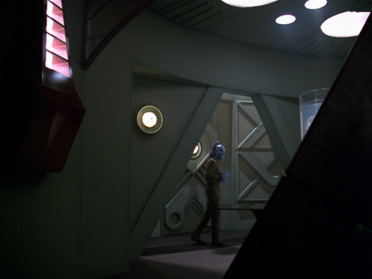 extant_StarTrek_VOY_5x20-ThinkTank_00011.jpg