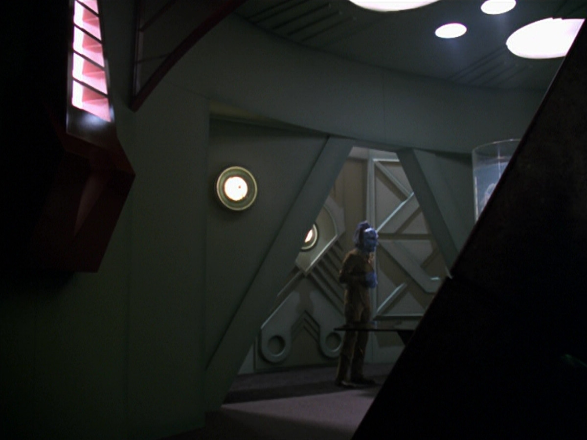 extant_StarTrek_VOY_5x20-ThinkTank_00018.jpg