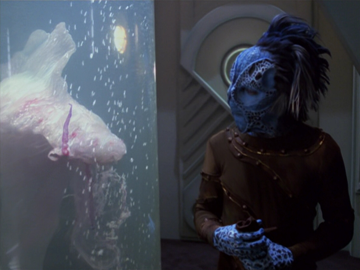 extant_StarTrek_VOY_5x20-ThinkTank_00040.jpg