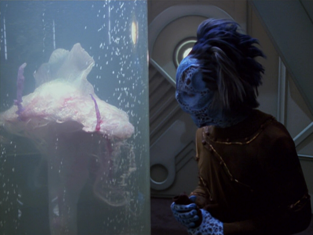 extant_StarTrek_VOY_5x20-ThinkTank_00044.jpg
