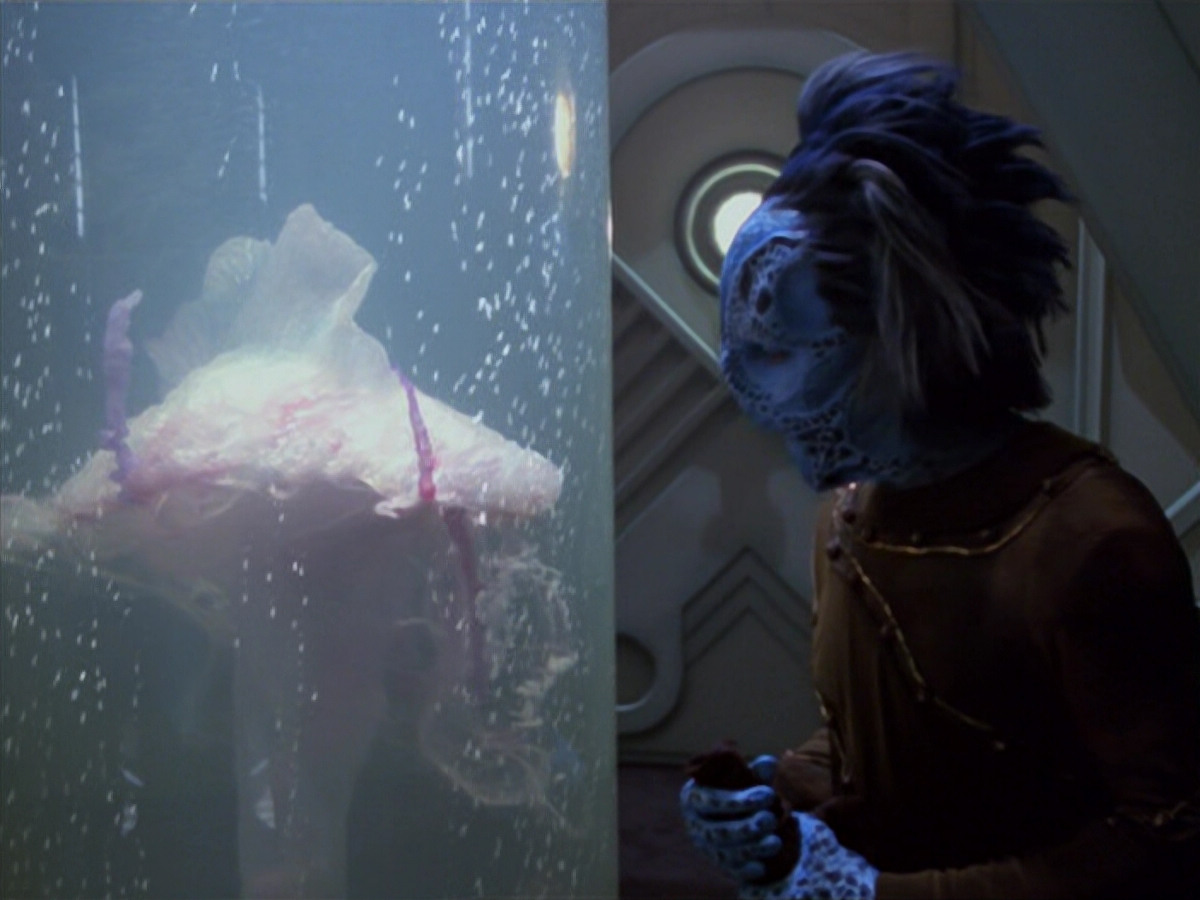 extant_StarTrek_VOY_5x20-ThinkTank_00045.jpg