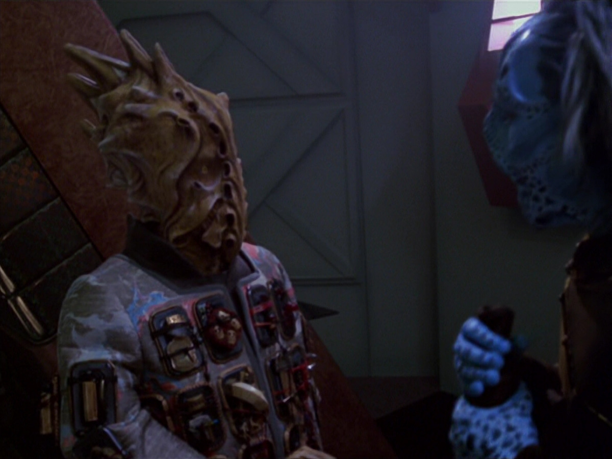 extant_StarTrek_VOY_5x20-ThinkTank_00064.jpg