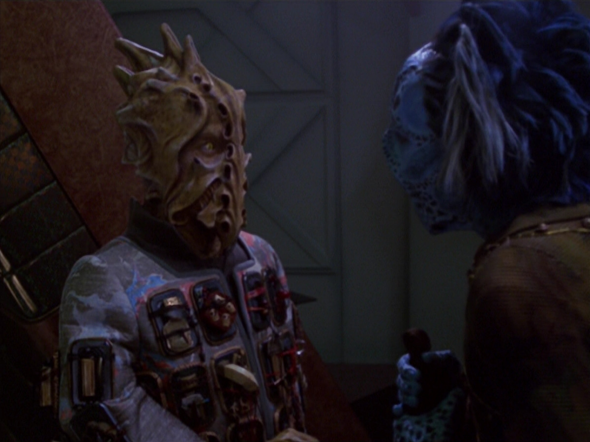 extant_StarTrek_VOY_5x20-ThinkTank_00071.jpg
