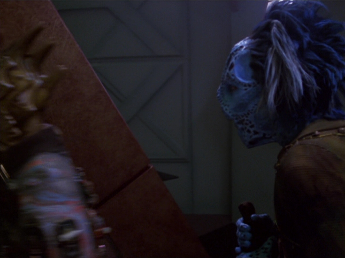 extant_StarTrek_VOY_5x20-ThinkTank_00073.jpg